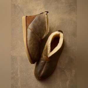 Overland Men's Gunner Sheepskin Slippers with Arch Support